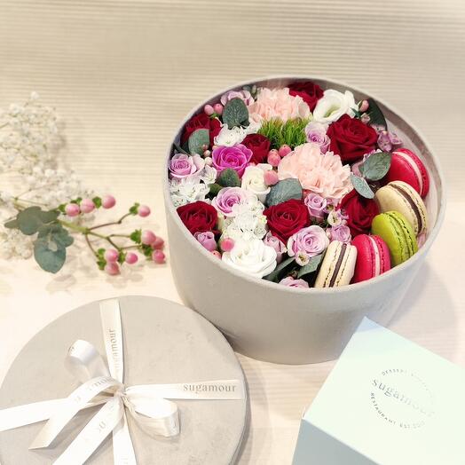 "Lovely" Macaron Flower Box