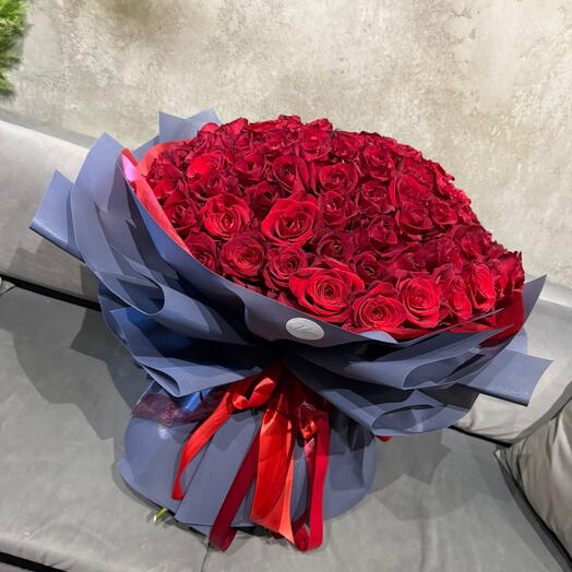 Red elegance 101 Premium Roses