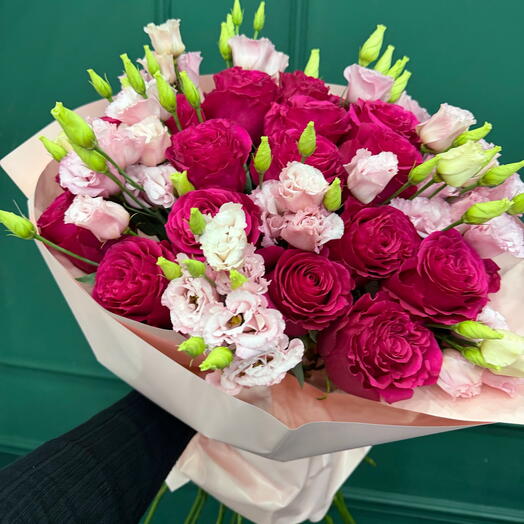 Peony roses with eustoma