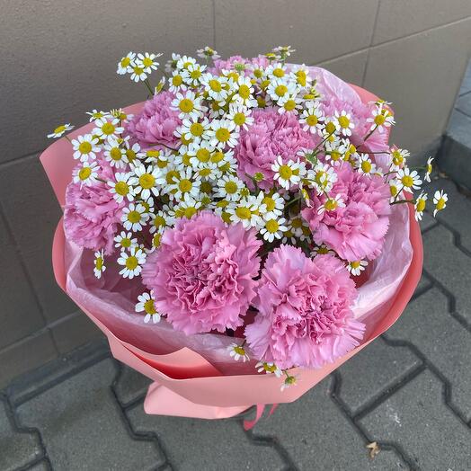Pink Bouquet with carnations and tanacetum