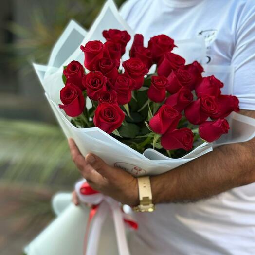 25 red roses