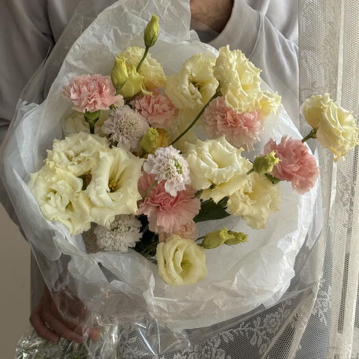 Bouquet 281 – Airy Peony Spray Roses, Lisianthus, Scabiosa   Dianthus