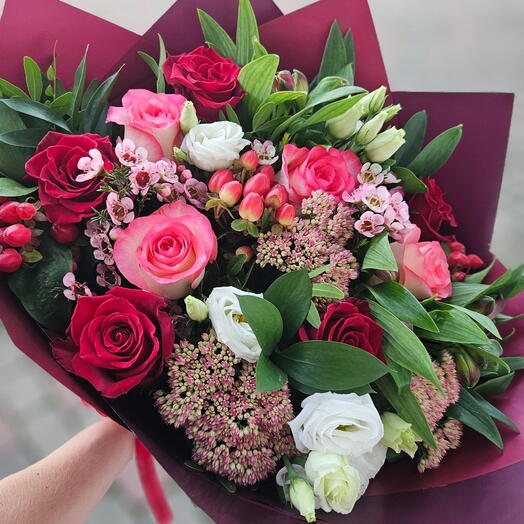 Bouquet in red tones