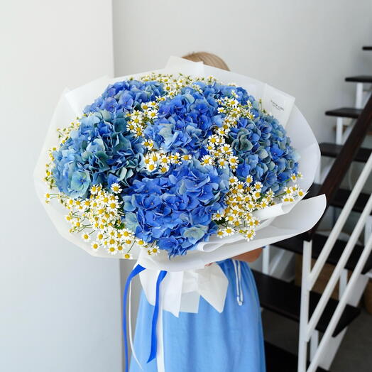 Blue lagoon bouquet with hydrangea and camomiles