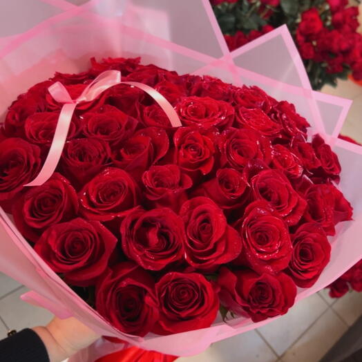 50 Red Roses Ramo Buchon