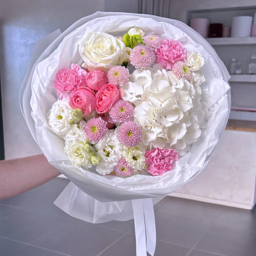 Bouquet with a white hydrangea