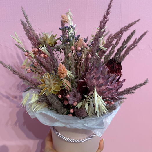 Dried flowers in a box 03