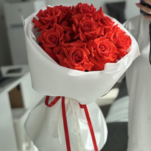 Klassisches Rot — Strauß roter Rosen