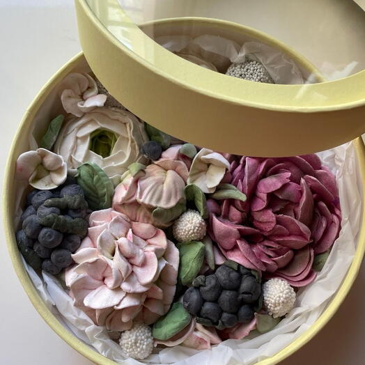 Runde Flowerbox mit Blumen aus Zefir „Secret Garden 21 cm