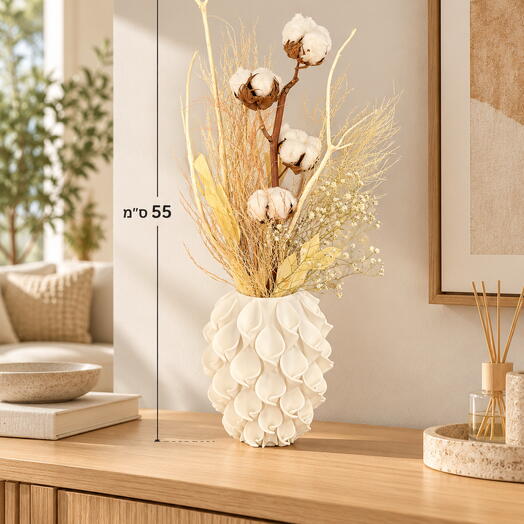 Dried flowers in a vase 002