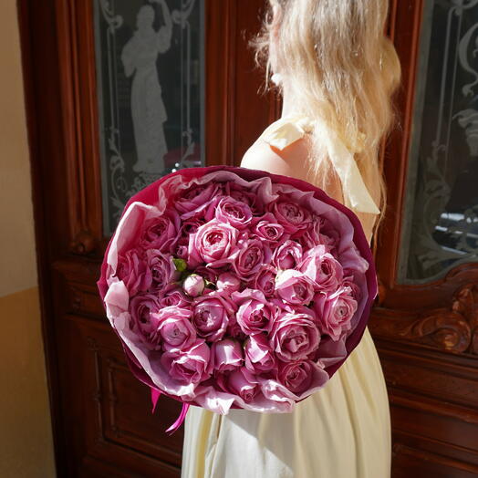 Jullieta (raspberry peony roses)