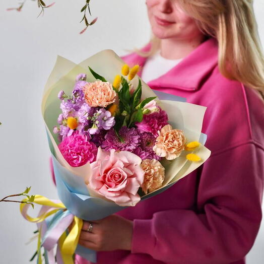 Dopamine bouquet of roses, carnations and mattioli