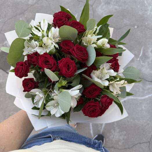 Rose and alstroemeria