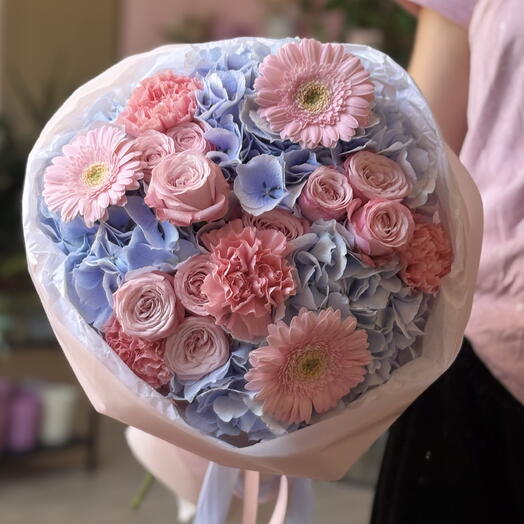 Bouquet with a blue hydrangea and a spray rose