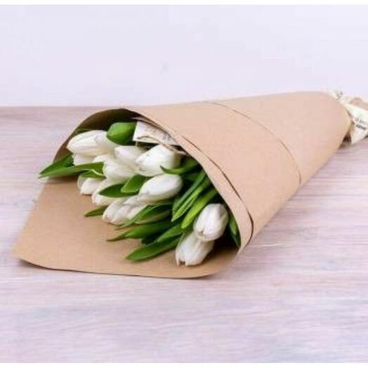25 white tulips