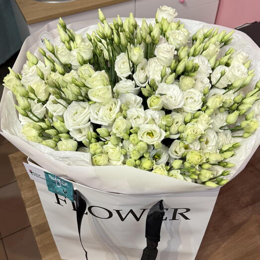 Bouquet of white lisianthus