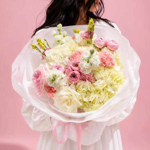🌸Bouquet of roses, spray roses, hydrangeas and more