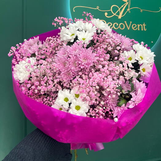 Gypsophila with Chrysanthemum