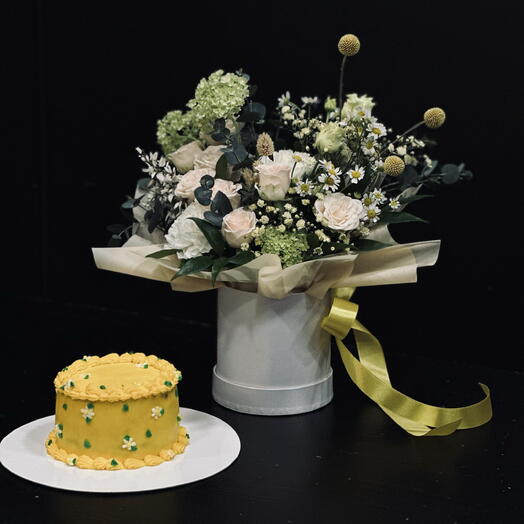 Cake Bento(Lemon-Blueberry) + Floral
arrangement