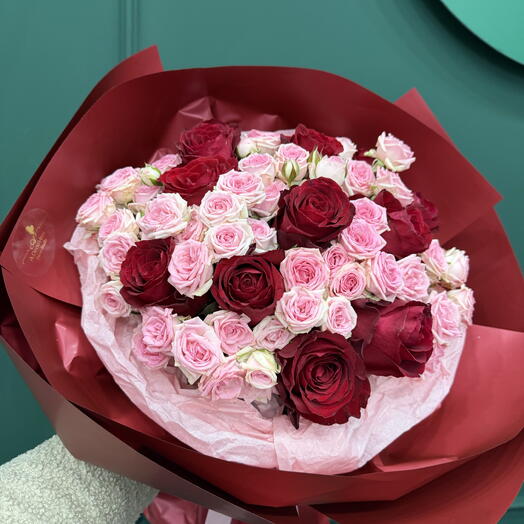 Red roses with spray roses