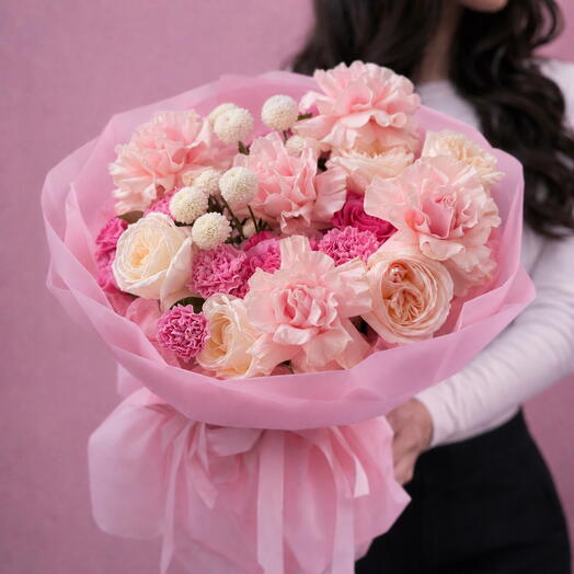 💐 Bouquet of mixed roses, dianthus and other flowers