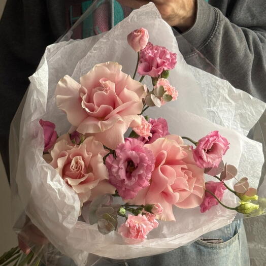 Bouquet 386 [FREE DELIVERY] Rosa Ecuador, Spray Rose, Lisianthus, Dianthus, Eucalyptus