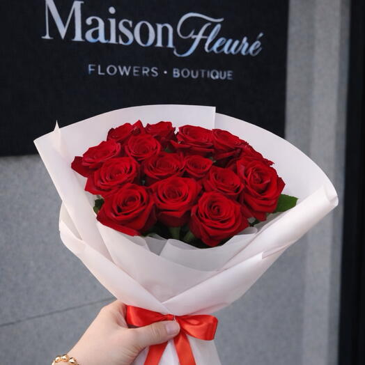 Roses - Red Naomi