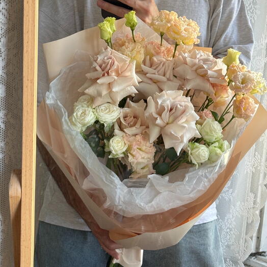 Bouquet 250 - roses and lisianthus