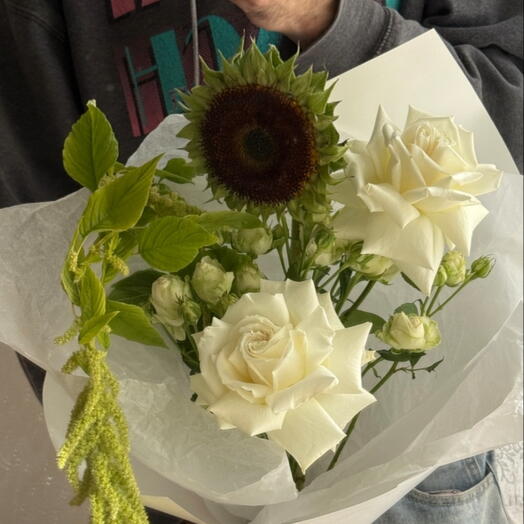 Bouquet 388 [FREE DELIVERY] Helianthus, Rosa Ecuador, Spray Rose, Amaranthus