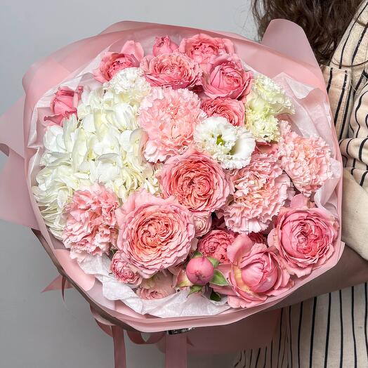 Bouquet con una rosa a cespuglio