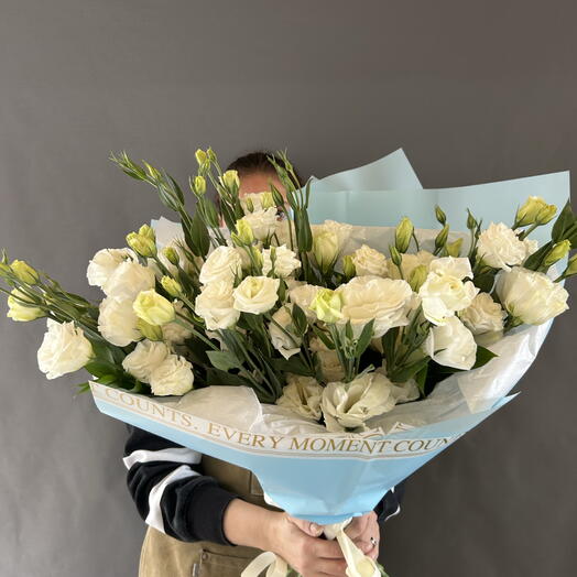 White lisianthus