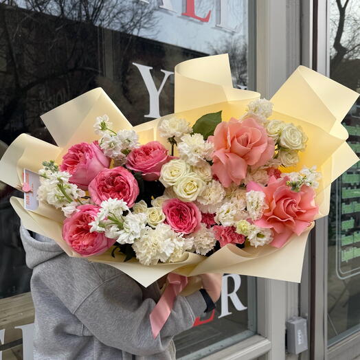 Cloud of Feelings" Bouquet M Size (French Rose, Pink Expression Rose, Spray Roses, Lisianthus, Carnations, Stocks)