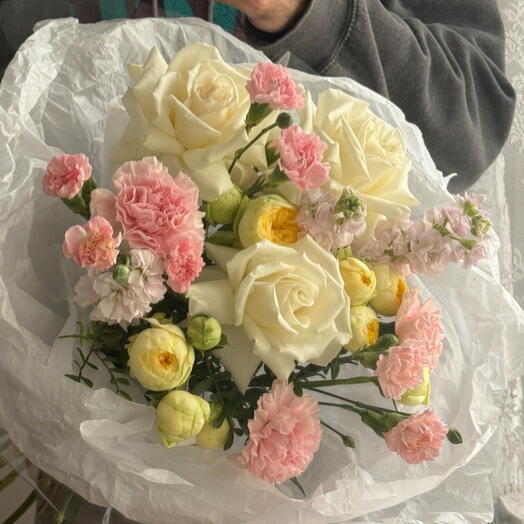 Bouquet 389 [FREE DELIVERY] Rosa Ecuador, Spray Rose, Matthiola, Dianthus, Pistacia