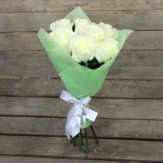 7 white roses