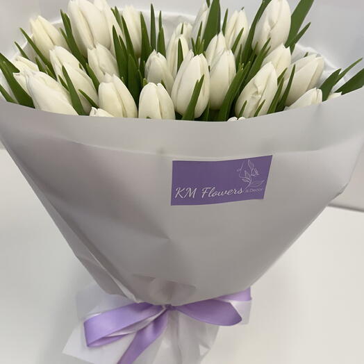 Single-variety tulip bouquet
