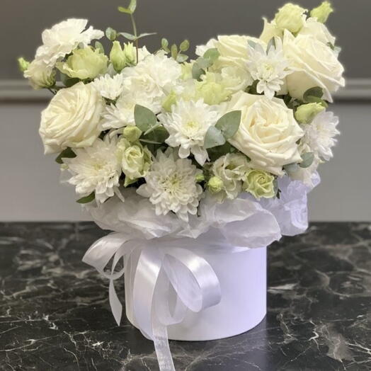 Box with flowers White dream
