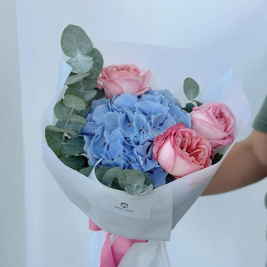 Hydrangea and peony roses