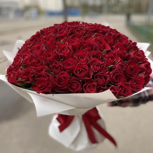 101 trandafiri roșii 50 cm