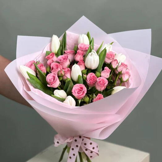 Duo tulips and baby roses