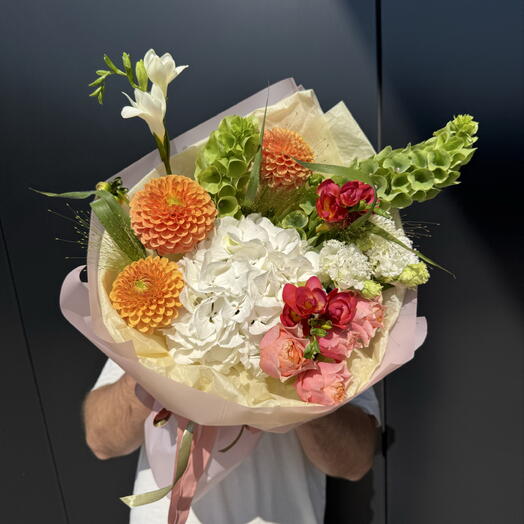 Mix stagionale di dalie, ortensie, fresie