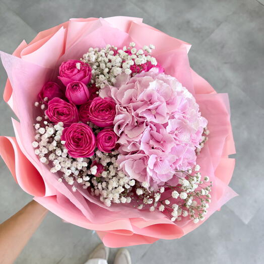 Pink hydrangea with spray roses