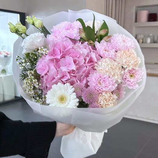 Ramo mixto con hortensia rosa