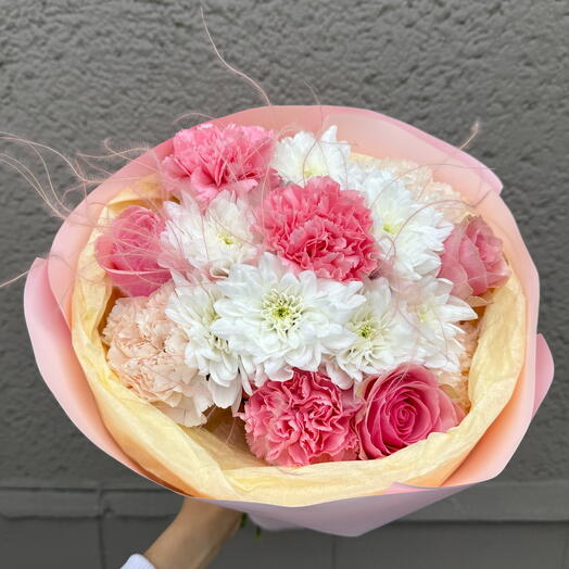 Bouquet of the day: daisy with a rose