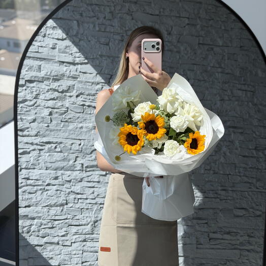 Sunny Crush - Sunflower, French Roses, Ranunculus, Viburnum