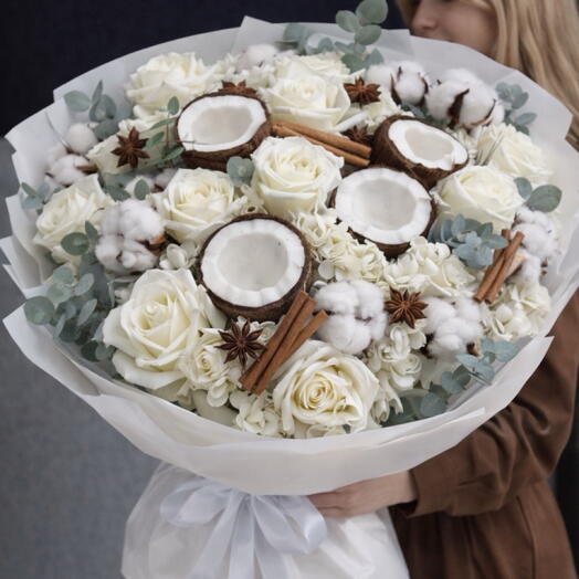 Exclusive designer bouquet with a coconut note and exotic spices