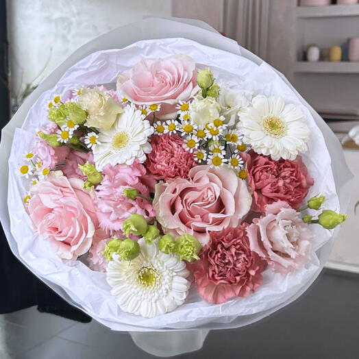 Mixed bouquet with pink roses