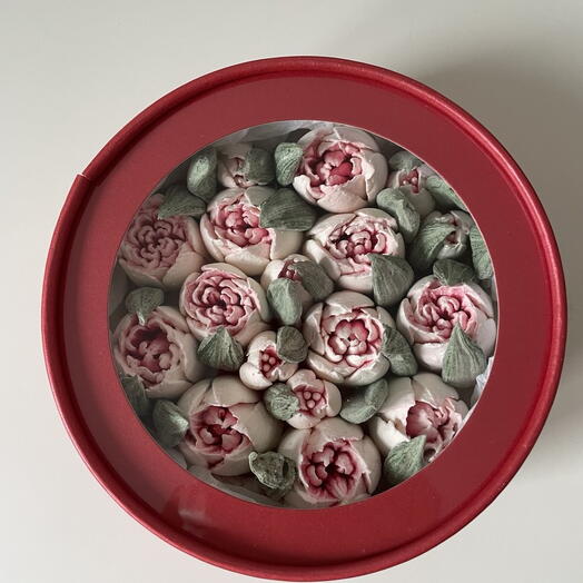 Round box with tulips made of zephyr 18 cm