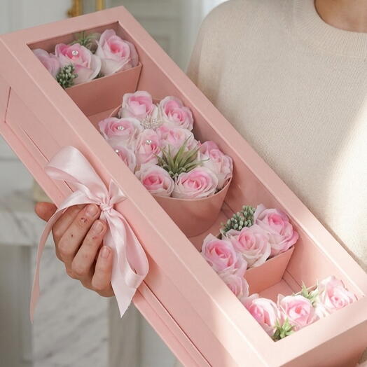 18 Pink roses in the box