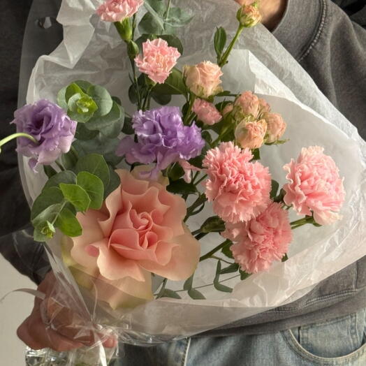 Bouquet 395 [FREE DELIVERY] Rosa Ecuador, Spray Rose, Dianthus, Lisianthus, Eucalyptus