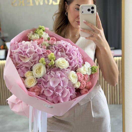Hydrangea and roses mix